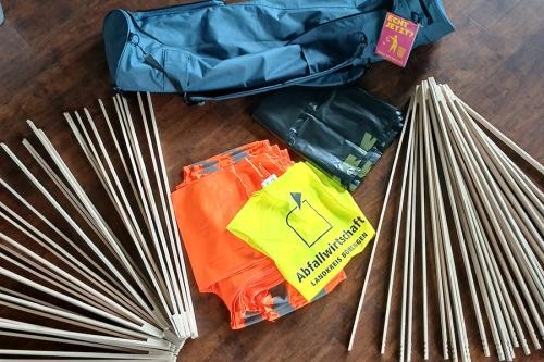 Müllzangen, Warnwesten, Tasche