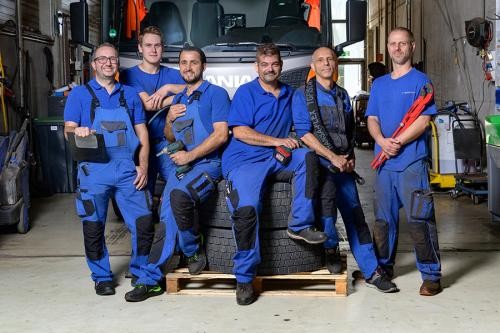 Gruppenbild der betriebseigenen Werkstattmitarbeiter