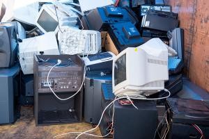 Inhalt eines Elektroschrottcontainers