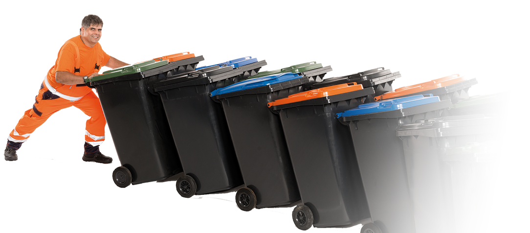 Müllwerker schiebt eine lange Reihe von Mülltonnen