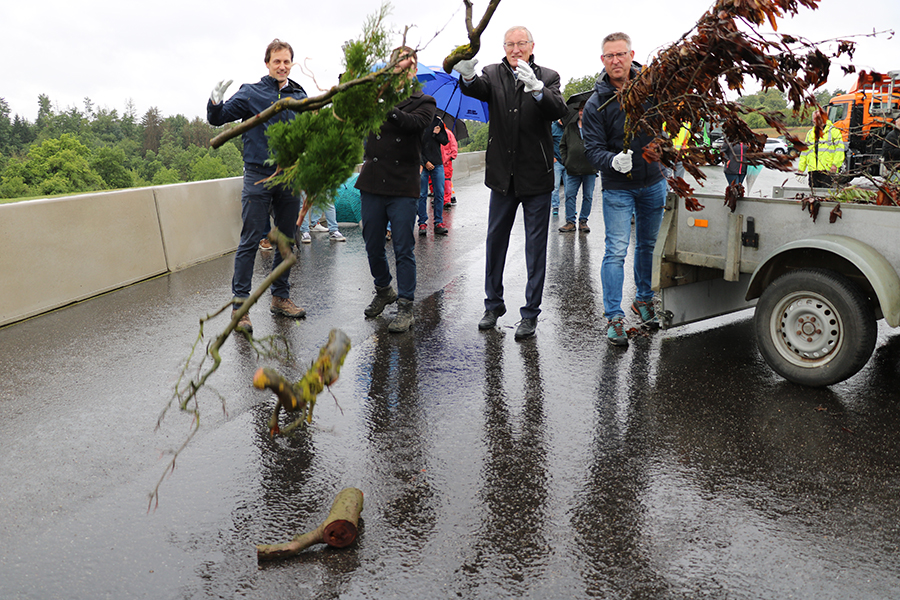 Erste Anlieferung von Baum- und Heckenschnitt auf dem neuen Häckselplatz in Herrenberg-Haslach
